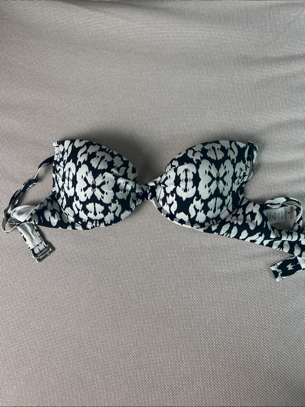 Black and White Patterned Push-Up Bikini Top